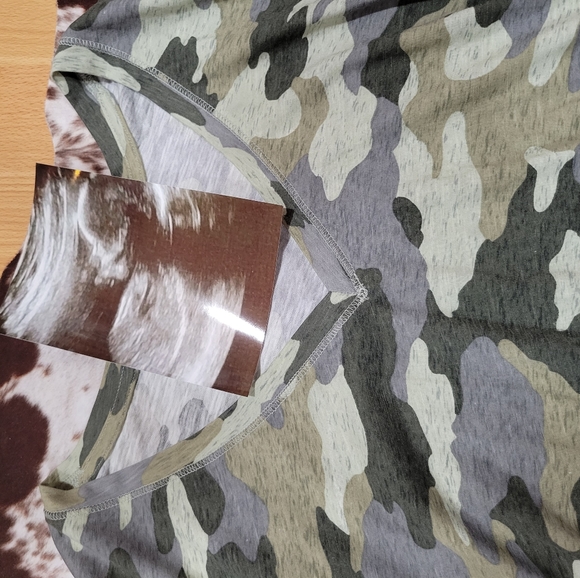CAMO THE BUMP Maternity Side Ruched Vneck Tee - Picture 3 of 8